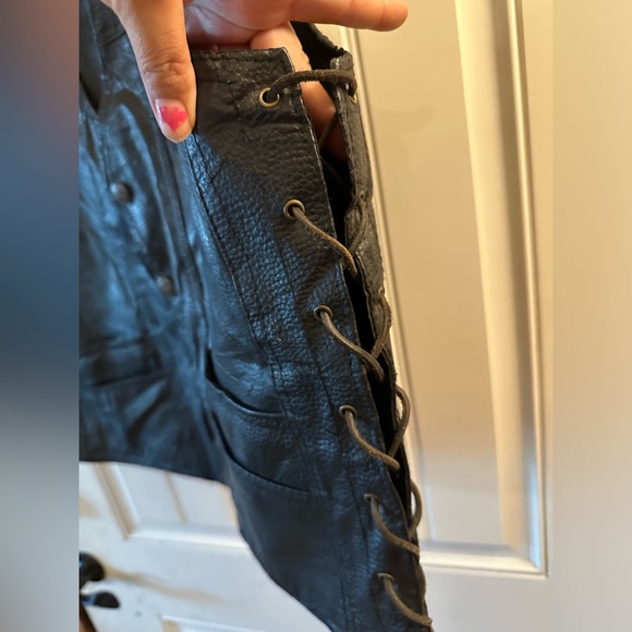 Vintage Diamond Plate Buffalo Leather
Motorcycle Vest Sz L Live to Ride Patch - Picture 7 of 11